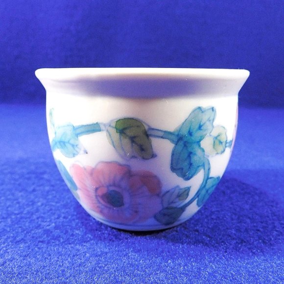Small Asian Flower Cache Pot / Planter Porcelain Hand Painted - Picture 2 of 6